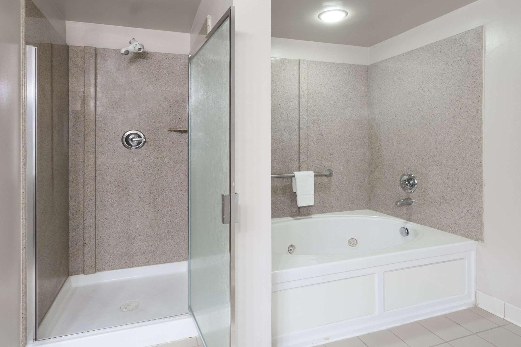 Wingate By Wyndham Chesapeake Hotel Luaran gambar