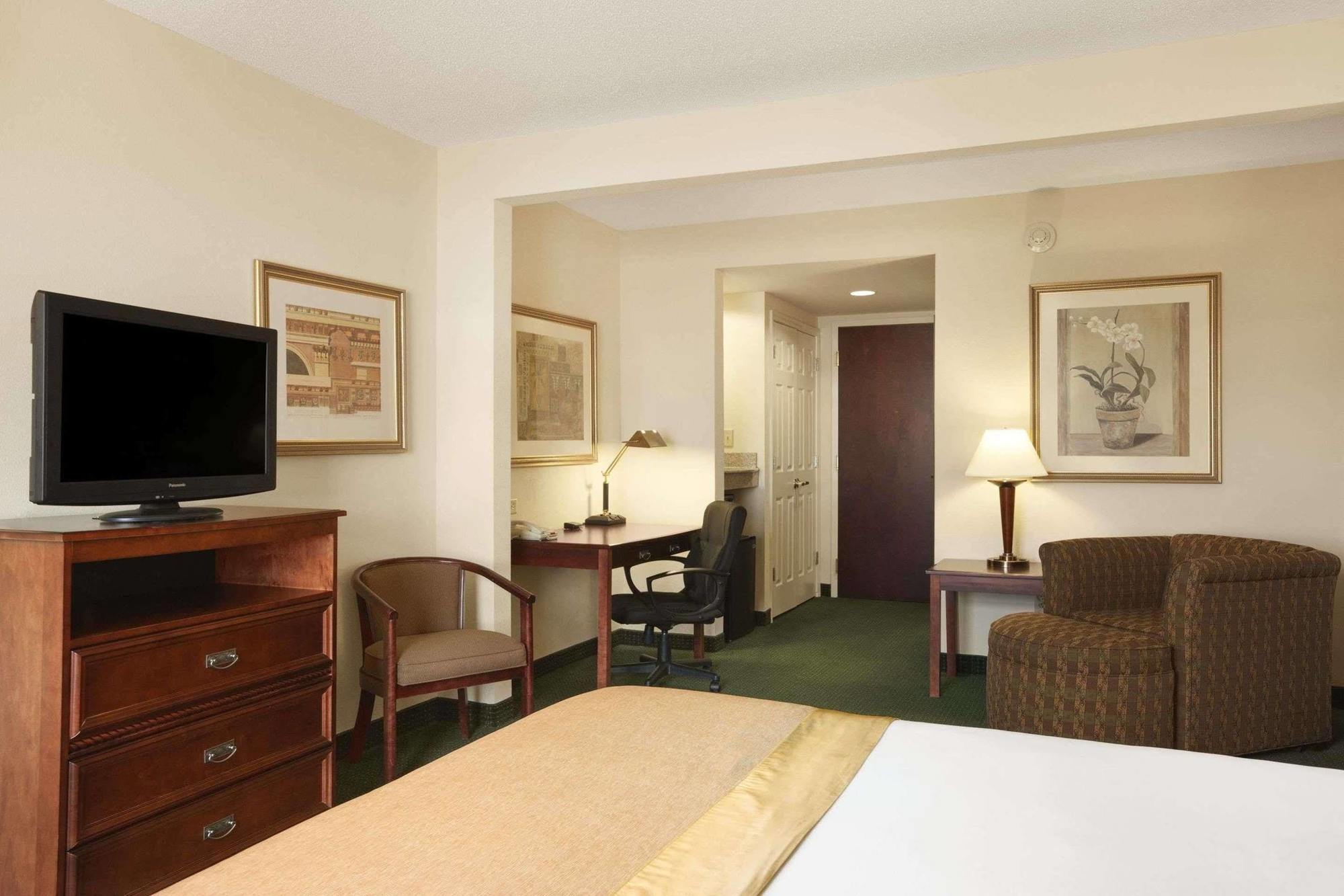 Wingate By Wyndham Chesapeake Hotel Luaran gambar