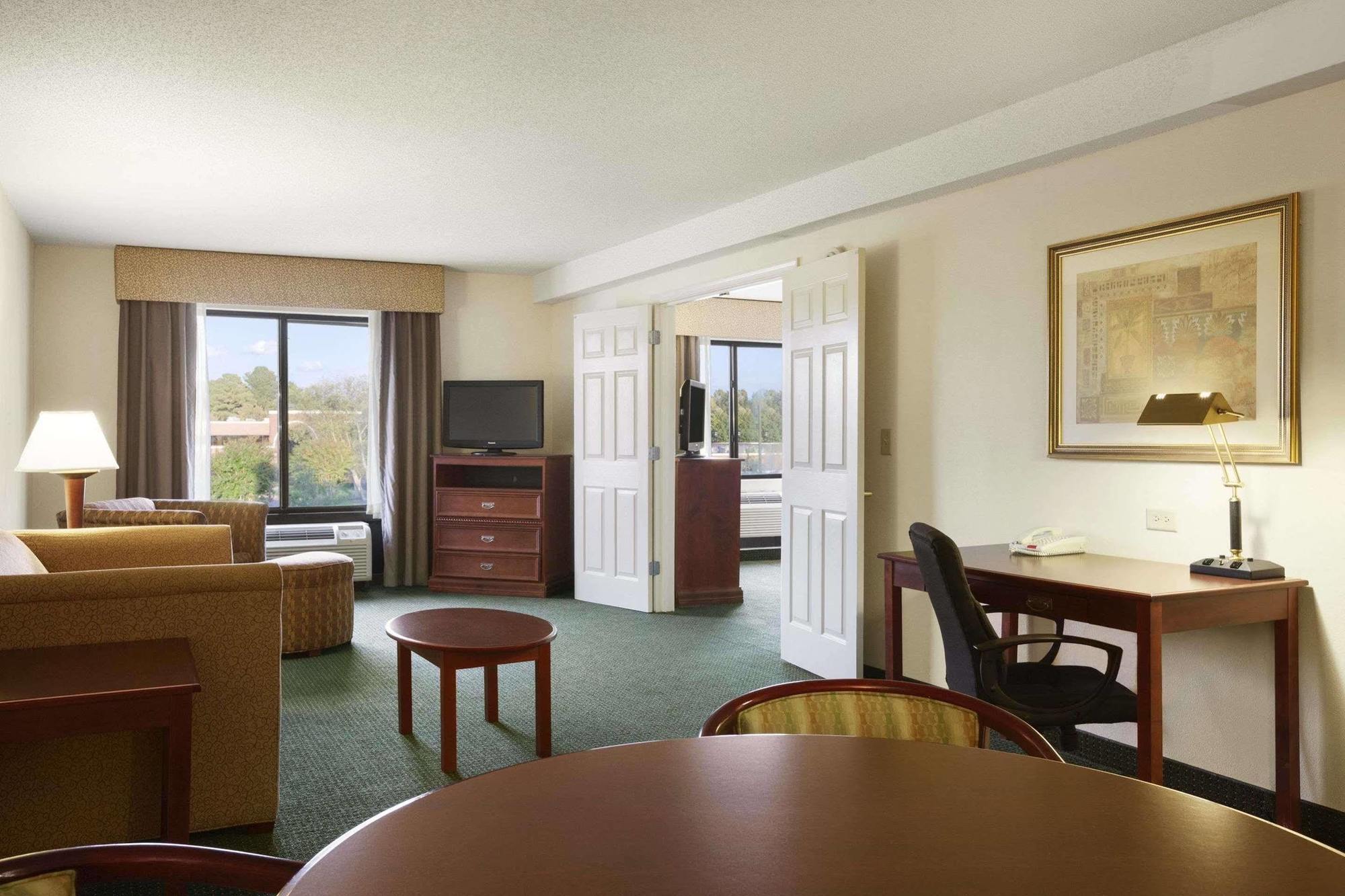 Wingate By Wyndham Chesapeake Hotel Luaran gambar