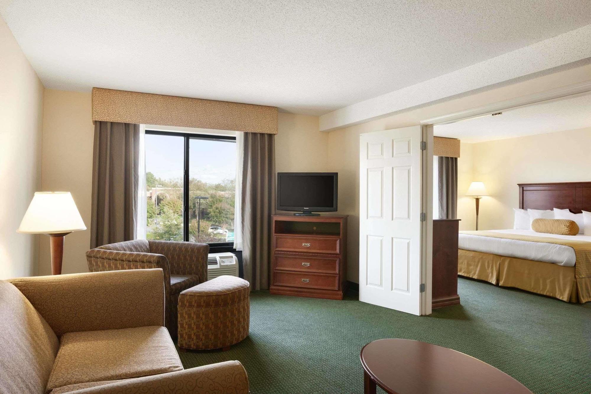 Wingate By Wyndham Chesapeake Hotel Luaran gambar