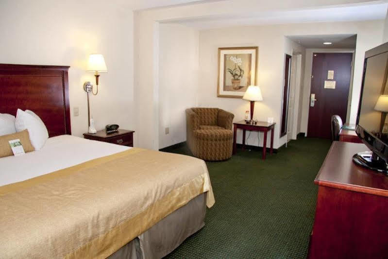 Wingate By Wyndham Chesapeake Hotel Luaran gambar